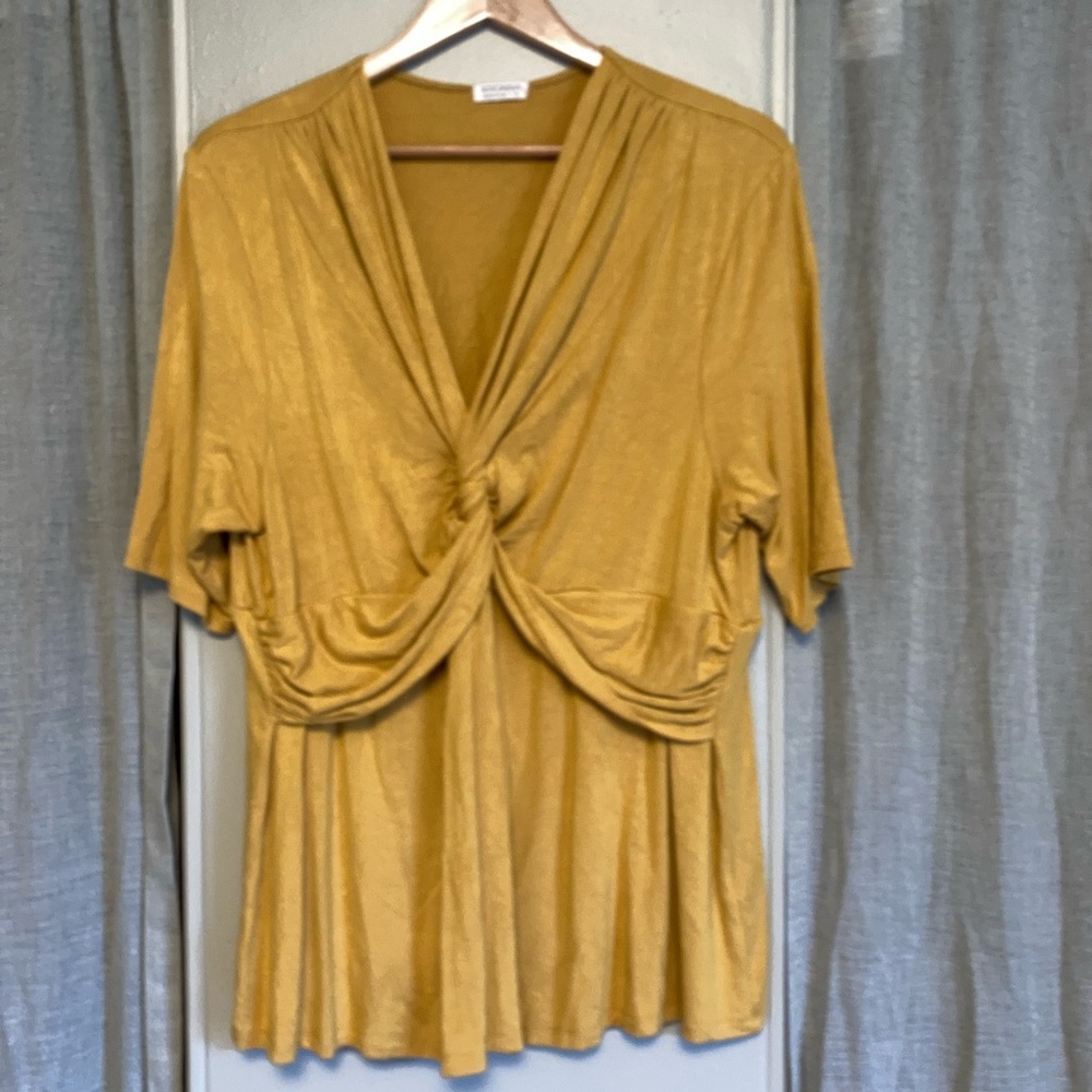 Kiyonna Abby Twist goldenrod top
